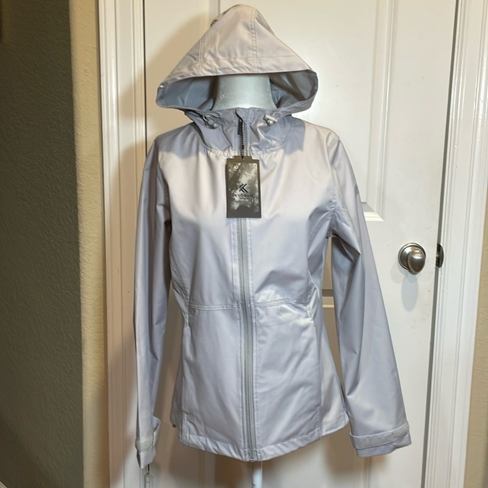 NWT Kyodan Light Gray Water Resistant Windbreaker